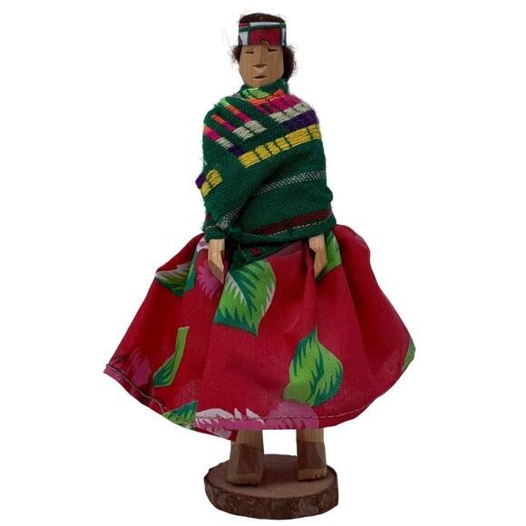 Hand Carved Wooden Indigenous Mother & Baby Doll 9" Vintage Pedestal - Picture 2 of 4